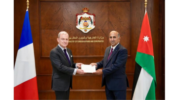 الخارجية تتسلم أوراق اعتماد السفير الفرنسي الجديد الخارجية تتسلم أوراق اعتماد السفير الفرنسي الجديد