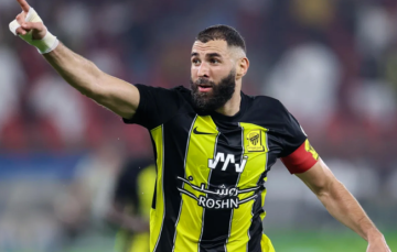 الاتحاد السعودي يرد رسميا على أنباء رغبة بنزيما في الرحيل عن الفريق