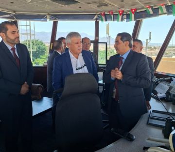 وزير النقل يؤكد أهمية تحسين الملاحة الجوية