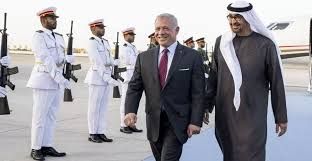 الملك يصل أبو ظبي والشيخ محمد بن زايد في مقدمة مستقبليه الملك يصل أبو ظبي والشيخ محمد بن زايد في مقدمة مستقبليه