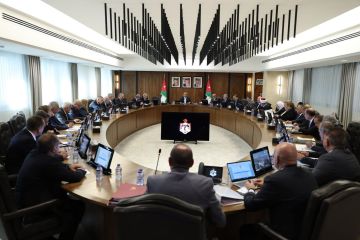 مجلس الوزراء يقرر تركيب أنظمة طاقة شمسية بقدرة 3.6 كيلو واط لمنازل ذوي الشهداء مجلس الوزراء يقرر تركيب أنظمة طاقة شمسية بقدرة 3.6 كيلو واط لمنازل ذوي الشهداء