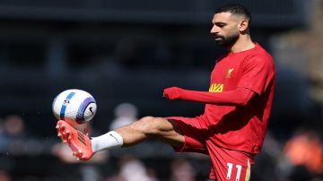 صلاح يقود ليفربول لفوز قاتل على بيرنلي في الدوري الإنجليزي صلاح يقود ليفربول لفوز قاتل على بيرنلي في الدوري الإنجليزي