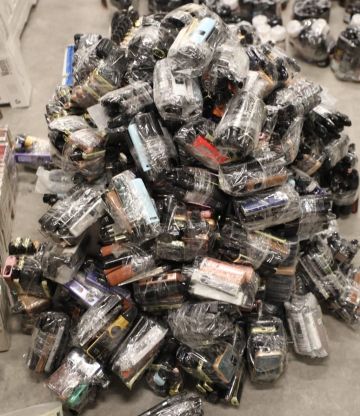 الجمارك: ضبط ما يزيد عن 13100 كروز دخان وكميات كبيرة من السجائر الإلكترونية والمعسل