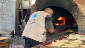 الحملة الأردنية والخيرية الهاشمية تعيدان تفعيل المخبز الخاص في غزة الحملة الأردنية والخيرية الهاشمية تعيدان تفعيل المخبز الخاص في غزة