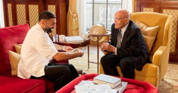 محمد صلاح يلتقي مجدي يعقوب في لحظة إنسانية محمد صلاح يلتقي مجدي يعقوب في لحظة إنسانية