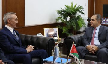 وزير الاستثمار يبحث مع السفير الكازاخستاني سبل تعزيز التعاون الاقتصادي