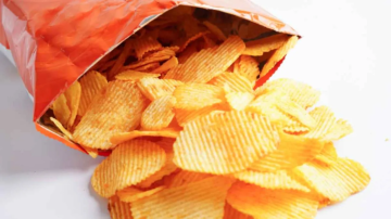 مصر.. جريمة مروعة أمام أعين الناس بسبب كيس شيبس