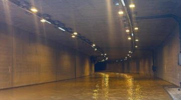 إغلاق النفق المؤدي لشارع المطار بسبب ارتفاع منسوب المياه إغلاق النفق المؤدي لشارع المطار بسبب ارتفاع منسوب المياه