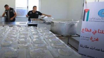 الخيرية الهاشمية وزكاة المناصرة تواصلان توزيع الخبز يوميا في غزة الخيرية الهاشمية وزكاة المناصرة تواصلان توزيع الخبز يوميا في غزة