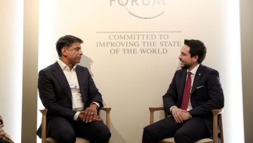 ولي العهد يلتقي المدير التنفيذي لشركة إمبراير لصناعة الطائرات ورؤساء تنفيذين لشركات عالمية ولي العهد يلتقي المدير التنفيذي لشركة إمبراير لصناعة الطائرات ورؤساء تنفيذين لشركات عالمية