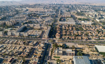 الإذاعة الإسرائيلية: ديمونة وبئر السبع تقرران فتح الملاجئ العامة