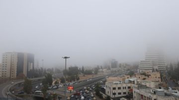 أجواء باردة وأمطار متفرقة وتحذيرات من السيول والضباب