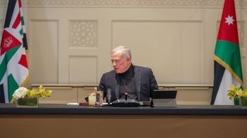 الملك يلتقي مكتب الأعيان الدائم الملك يلتقي مكتب الأعيان الدائم