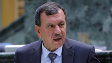 النائب هايل عياش يطالب بإعادة النظر بشروط برنامج رعاية في مركز الحسين للسرطان