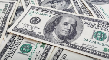 لدولار يتراجع للأسبوع الثاني وسط توتر عالمي