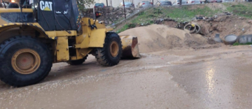 بلدية بني عبيد تفتح عبارة بعد إغلاقها بسبب مخلفات إنشائية