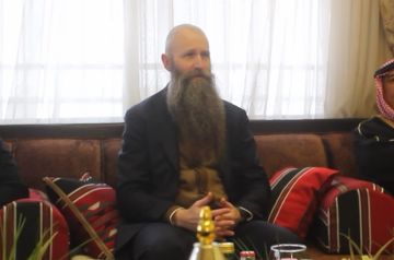 من التعاطي مع الحكومات فمنظمات المجتمع المدني فشيوخ العشائر.. قراءة في حركة السفير الاميركي! عاجل