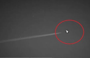 الولايات المتحدة.. ظهور طائرة مثلثة غامضة قرب المنطقة 51 (فيديو) الولايات المتحدة.. ظهور طائرة مثلثة غامضة قرب المنطقة 51 (فيديو)