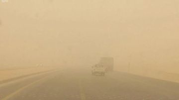 تحذير من عواصف غبارية على طريق الشيدية المدورة