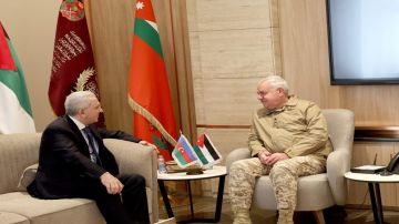 رئيس هيئة الأركان يبحث التطورات الإقليمية والدولية مع السفير الأذري رئيس هيئة الأركان يبحث التطورات الإقليمية والدولية مع السفير الأذري