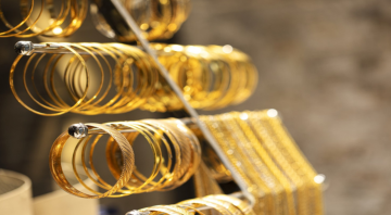 102.90 دينار سعر غرام الذهب عيار 21 في السوق المحلية الاثنين