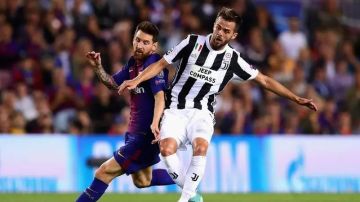 لاعب برشلونة ويوفنتوس السابق يعتزل كرة القدم