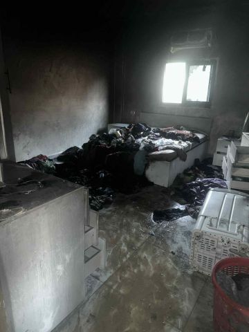 مستوطنون يحرقون منزلا في منطقة المرشحات شمال غرب أريحا