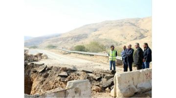 أبو السمن يتفقد أعمال معالجة الانهيارات على طريق وادي شعيب أبو السمن يتفقد أعمال معالجة الانهيارات على طريق وادي شعيب