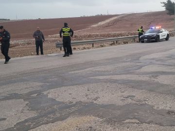 الجيش يتعامل مع قنبلة يدوية قديمة على طريق مادبا - ماعين