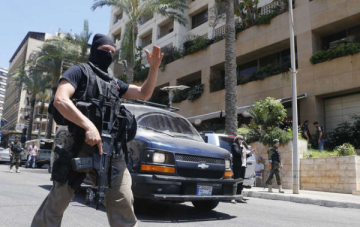 السلطات اللبنانية تعتقل سوريا مول مقاتلين موالين لنظام الأسد