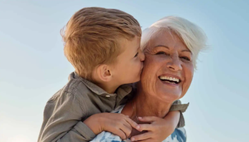 رغم الفوائد .. رعاية الأحفاد تزيد خطر الاكتئاب