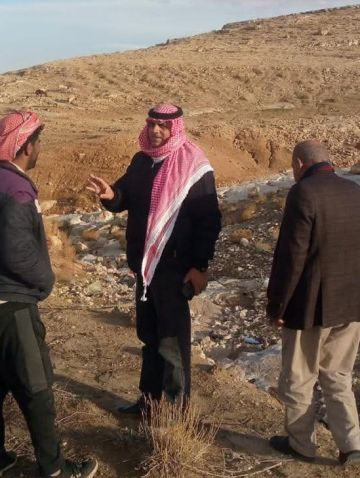 متصرف لواء القصر يتفقد مواقع بيوت الشعر المقامة بالقرب من مجاري السيول