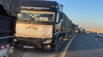 الأردن يسير 51 شاحنة مساعدات إنسانية وغذائية إلى سوريا