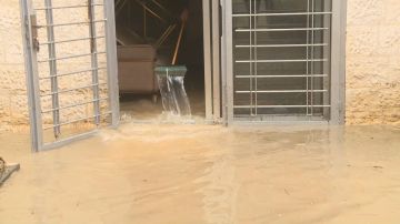 مياه الأمطار تدهم منزلا في عمان .. والأمانة: نتعامل مع الواقع بكل الآليات