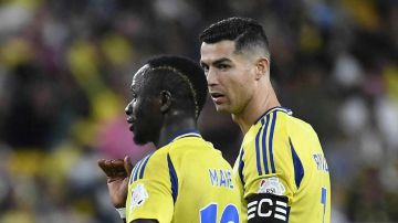 هنأني وشاهد المباراة .. ما حقيقة رد فعل رونالدو بعد فوز السنغال على المغرب؟