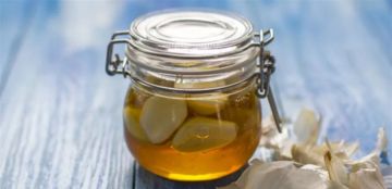 الثوم مع العسل: فوائد محتملة أم مبالغة على مواقع التواصل؟