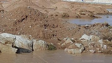 إنقاذ أشخاص حاصرتهما السيول في الزرقاء