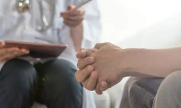 مختصون: مدمن المخدرات شخص مريض يحتاج علاجا شاملا