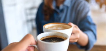 هل يؤثر الكافيين على التهاب الأمعاء والقولون؟