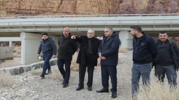 أبو السمن يوجه بتعزيز حمايات جسري زرقاء ماعين وشقيق بعد السيول أبو السمن يوجه بتعزيز حمايات جسري زرقاء ماعين وشقيق بعد السيول