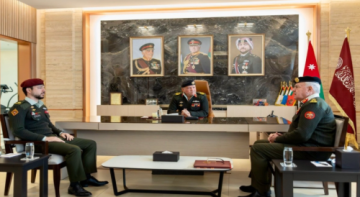 الملك يزور القيادة العامة للقوات المسلحة ويشدد على أهمية تعزيز جاهزية الجيش العربي لمواجهة التحديات المستقبلية الملك يزور القيادة العامة للقوات المسلحة ويشدد على أهمية تعزيز جاهزية الجيش العربي لمواجهة التحديات المستقبلية