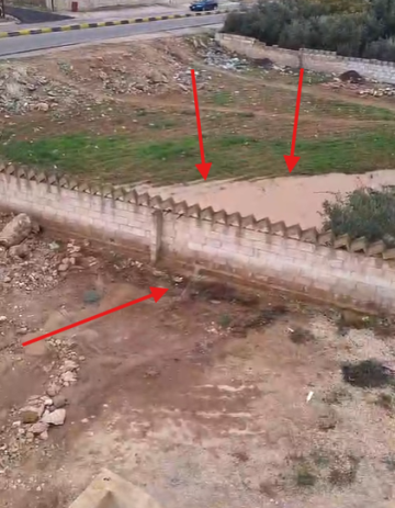 بالفيديو .. مواطن من منطقة الحمراء يناشد الجهات المعنية لإنهاء معاناة مستمرة منذ 9 سنوات: الوادي يغرق أرضي ويهدد منزلي بالفيديو .. مواطن من منطقة الحمراء يناشد الجهات المعنية لإنهاء معاناة مستمرة منذ 9 سنوات: الوادي يغرق أرضي ويهدد منزلي