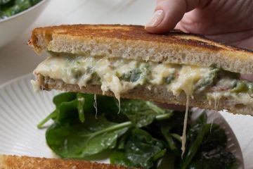 طرق عمل ساندويتشات الجبنة بـ8 وصفات.. وجبة عشاء لذيذة ومميزة