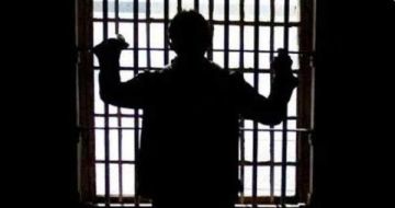 مكافحة الفساد: توقيف موظف سابق بالصحة اختلس 129 ألف دينار