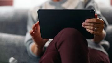 الإفراط في وقت الشاشات قد يؤدي إلى الخرف المبكر