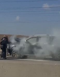 الدوريات الخارجية تخمد حريق مركبة على طريق الممر التنموي باتجاه عمان الدوريات الخارجية تخمد حريق مركبة على طريق الممر التنموي باتجاه عمان