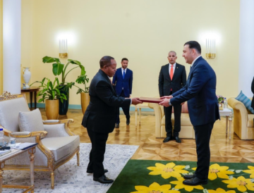 السفير المومني يقدم أوراق اعتماده للرئيس الإثيوبي