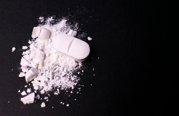 تحذير هام من مخاطر سحق الأقراص وفتح الكبسولات قبل تناول الدواء تحذير هام من مخاطر سحق الأقراص وفتح الكبسولات قبل تناول الدواء