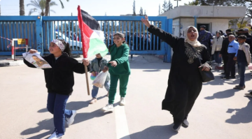 وصول 12 أسيرا محررا إلى مستشفى شهداء الأقصى في غزة