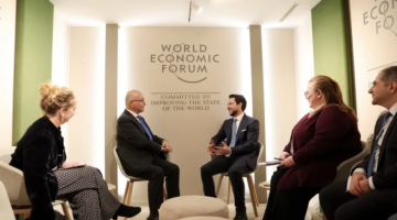 ولي العهد يلتقي في دافوس المفوض السامي للأمم المتحدة لشؤون اللاجئين